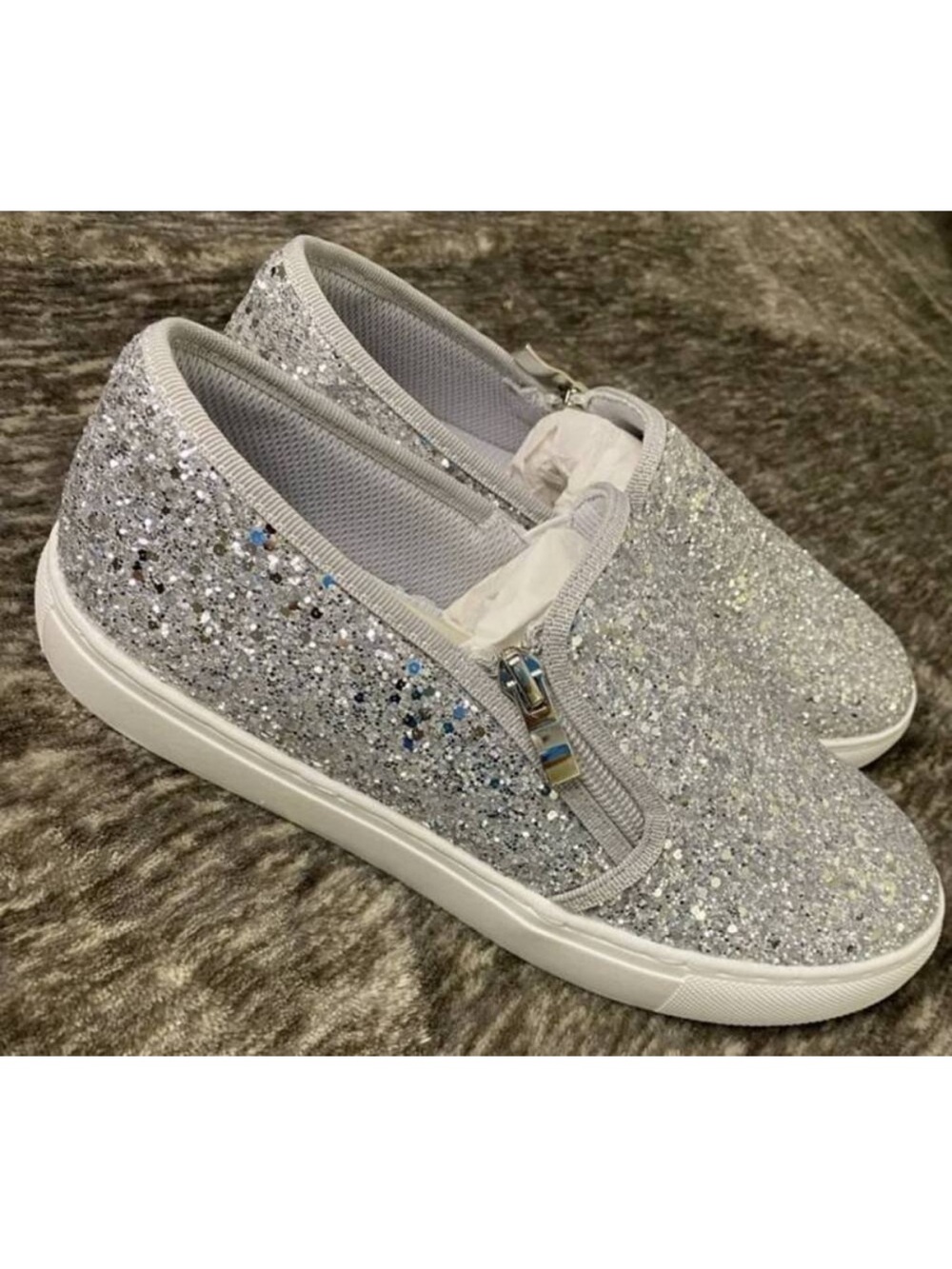 NWT🧡IDIFU - Silver Glitter Sequin Slip-On Sneakers - 7.5